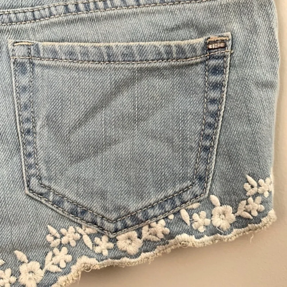 Garage size 0 Flirty jean short - Picture 9 of 9